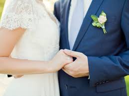 Les invités sont ainsi responsables de montrer au couple avec des cadeaux mariage originaux combien ils apprécient les jeunes mariés. 6 Idees De Cadeaux De Mariage Originaux Femme Actuelle Le Mag