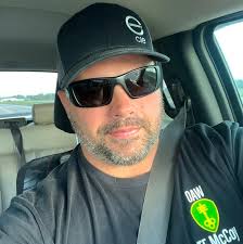 When you literally need an adult's help and they show up😭 #corporatelife  #officehumor #ohmygod #fakesituation