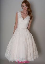 Il minimal , infatti, la farà da padrone quest'anno. Abiti Da Sposa Corto In Pizzo Elegante Per Matrimonio Civilesposatelier