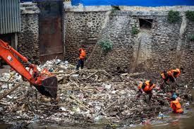 Check spelling or type a new query. Gubernur Dki Sampah Kiriman Di Pintu Air Manggarai 500 Ton Tak Mungkin Selesai 2 Jam
