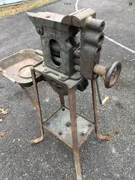 Antique Blacksmith Vise Foot Hold Jaws Great Early Look Not Sure What This Anvil Vise All Does But I Like It Blacksmith Tools Antique Tools Blacksmithing