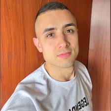 Hay que hablar más de Joshua Kimmich. Pep Guardiola , cuando dirigía al  Bayern, quiso entrenar a Joshua para que dejara de jugar de lateral y se  ubicara de en el medio. "