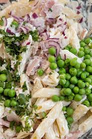 Pastele se fierb in apa clocotita cu sare si putin ulei. Salata De Paste Cu Sunca Mazare Si Oua Diva In Bucatarie