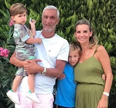 Esra Erol Ve Ailesi Neseli Sus Evim 2020 Hediye Fikirleri Hediyeler Unluler