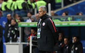 El técnico martín lasarte postergó sus entrenamientos y retrasó la conferencia de prensa, en la que hablaría de lo. Rueda Ironiza Con Rumores De Indisciplina De La Roja