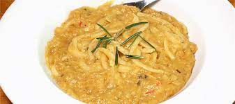 Esistono diverse varianti del macco di fave e si è soliti degustarla anche arricchita di altri legumi, verdure come la bietola o le erbe aromatiche. Rezept Macco Di Fave Sizilianische Bohnensuppe Rollis Rezepte