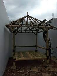 From i.ytimg.com pembuat saung bambu minimalis.mengerjakan pembuatan saung. Jasa Pembuatan Rumah Bambu Jasa Pembuatan Rumah Bambu Facebook