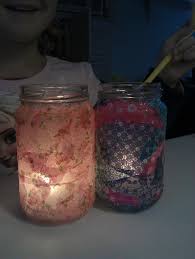 Waxinelichthouder Met Decopatch Papier Een Glazen Potje Beplakken Kerst Papier Bij de papieren labels zitten touwtjes die je door het verstevigde oog haalt en dan kun je het label aan een kerstcadeau hangen. pinterest