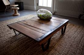 Each side opening has been filled with a drawer just to make this coffee table ready to hide your mobile phones, tv remotes, ash trays and even the newspaper! Pallet Coffee Table