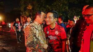 Sebagaimana diketahui, partai besutan megawati itu diisukan terbelah lantaran ada dua calon pada pilwalkot solo dari pdip, yaitu wakil wali kota solo achmad purnomo dan anak sulung presiden. Purnomo Batal Mundur Pilkada Solo Gibran Rekom Tunggu Keputusan Megawati
