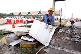 Midway, it also branches out into the greenwood interchange for easy travel to batu caves. Demolition Work Begins At Batu Tiga Toll Plaza Carsifu