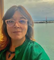 Animal therapy is so powerful, hospitals use it to speed healing. Research  from Azabu University found that mutual gaze between humans and their dogs  increases oxytocin (the hormone of love and bonding)