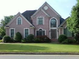 Pink brick house with black door. Exterior Exterior Brick Pink Brick House Exterior Brown Brick Exterior