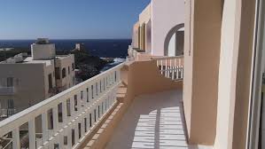 Per questo i giovani la adorano e la annoverano come una delle più belle mete estive low cost. Appartamenti E Case Vacanze A Malta Da 28 Hundredrooms