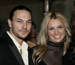 Britney spears is trying to remove her father jamie as conservator, a position he has held for more than a decade following her 2008 hospitalization. Stars Amp Styles Britney Spears Verschreibt Enthaltsamkeit Tages Anzeiger