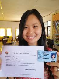 Contoh Foto Selfie yang memperlihatkan KTP dan Kartu Informasi Akun SSCN  2018