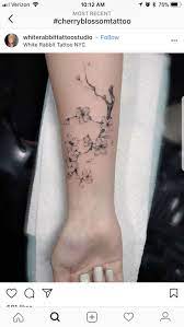 These are a unique type of trees that this cherry blossom with asian lettering tattoo includes an abstract like black and pinked inked cherry. Kirschblutentatowierung Schwarzweiss Kirschblutentatowierung Schwarzweiss Kirschblutentatowierung Schwarzw Blossom Tattoo Tree Tattoo Black Cherry Tattoos
