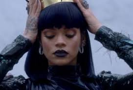 Rihanna, il padre pensò di assoldare un motociclista per vendicarsi di  Chris Brown