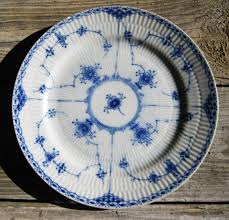 Beautiful early century china bowl with wide gold encrusted border, tea roses at the center. Collecting Antique And Vintage Plates And Dishware Hobbylark