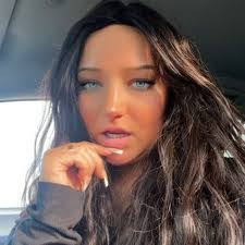 Emily Kalinowski's Instagram, Twitter & Facebook