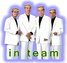 Genggam erat tanganku dan pelukalah diriku untuk ku rangkul erat hatiku dalam gelap tapi dinginnya malam selimuti diriku dan kau. Lirik Lagu Kasih Kekasih In Team Lirik Lagu Muzik Anda