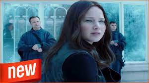 Katniss everdeen voluntarily takes her younger sister's place in the hunger games: Chock Photos Oui David Hallyday A Ete Figurant Dans Le Film Hunger Games La Revolte Partie Youtube