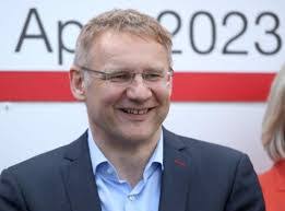 Janine Casey's Instagram, Twitter & Facebook