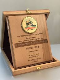 Vip Wooden Crest Award Plaques Wooden Award Trophy Design