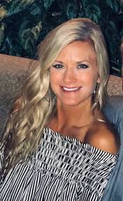 Welcome Nicole Call! Nicole is a well established stylist who has decided  to launch her own business at Salon Studios. We know she is going to be  very successful!