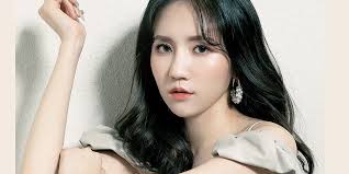 Lovelyz ontac concert deep forest 2020. Lovelyz Jin Is A Deep Forest Royal In Her Individual Poster For Upcoming Concert Allkpop