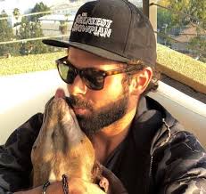 Do you have any questions? Zac Efron Has Grown A Big Bushy Beard And Now I M Sexually Confused