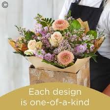 Florist choice hat box arrangement from £30.00. Interflora Designs Poppy Love Florist Ltd Kirkintilloch Glasgow