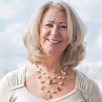 Elizabeth Dussault's Instagram, Twitter & Facebook