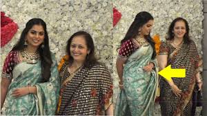 Isha Ambani Flaunts PREGNANT Baby Bump With Mother Inlaw Swati Piramal At  Ambani Diwali Party 2019 - YouTube