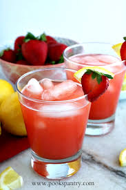 In un bicchiere da cocktail tipo tumbler lungo o basso pestare zucchero e lime tagliato a pezzi. Ricetta Limonata Alla Fragola Ricetta Semplice E Salutare