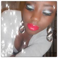 Happy Friday! Have YOU entered our New Look, New You Instagram contest yet?  It's easy! Look for the rules below and check out this GLAM look from  @beautybyneicy She used our 144pc