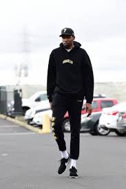 Kevin wayne durant, celebrul baschetbalist american, este originar din washington d.c. Kevin Durant Of The Golden State Warriors Arrives Prior To A Game Nba Fashion Kevin Durant Nba Outfit