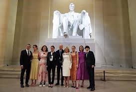 They've decorated the private residence with family pictures all around, our books, some. First Family Der Usa Das Fotoalbum Der Familie Biden Gala De