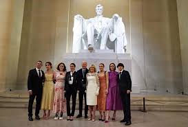 In truth, joe biden knows those influences all too well. First Family Der Usa Das Fotoalbum Der Familie Biden Gala De