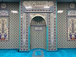 It does not meet the threshold of originality needed for copyright protection, and is therefore in the public domain. Finkenwerder Osmanbey Moschee Home Facebook