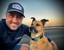 The routine of setting up my @entrepreneurialoperatingsystem session for  the day. I love my sticky whiteboard paper 📝