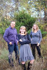 Family Of 3 Photography Poses Family Family Portrait Poses Family Picture Poses