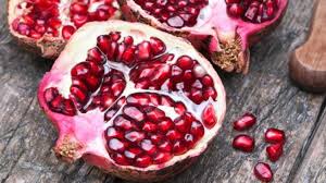 Komponen antioksidan dalam buah ini membantu menurunkan kolesterol jahat agar, sehingga arteri tetap bersih dari gumpalan apa pun. Konsumsi Buah Delima Setiap Hari 5 Manfaat Inilah Yang Dialami Oleh Tubuh
