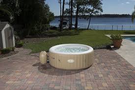 Kleiner whirlpool halbversenkt mit holzumrandung. Whirlpool Test 2021 Grosse Und Kleine Modelle Im Vergleich