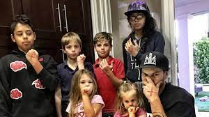 See a detailed kevin federline timeline, with an inside look at his albums, relationships, marriages, children, awards & more through the years. Kevin Federline Shares Adorable Snapshot Of His Six Children All Together They Re Getting So Big Entertainment Tonight