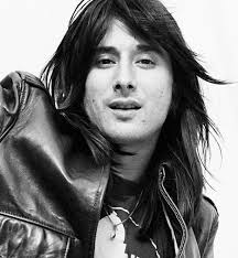 Smooth, bold, and powerful but pretty—the voice of journey frontman steve perry is one of arena rock's signature sounds. Steve Perry Undergoes Skin Cancer Surgery They Think They Got It All