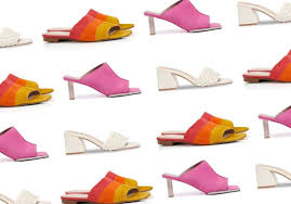 Tongs et mules confortables pour le plaisir d'une femme en tant que femme, vous aimez vous faire belle et élégante et vous vous demandez toujours quelles chaussures associer à la tenue vestimentaire que vous voulez porter. Mules Femme 20 Paires A Porter Sans Tarder Elle