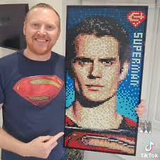 Creando un cuadro de “Man of Steel” de Henry Cavill con sets de LEGO