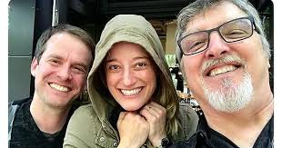 Marty, Jen Taylor and Joseph Staten hanging at a coffee shop : r/halo