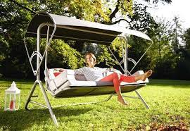 Забавные качели для сада: подборка вдохновляющих фотографий